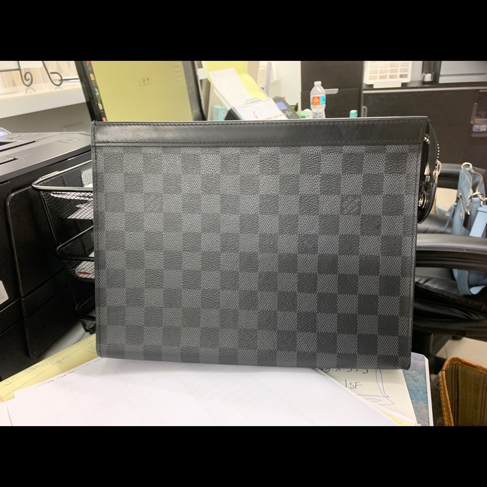 Louis Vuitton damier pochette